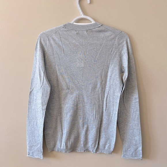 Banana REPUBLIC V Neck Grey Cardigan Pleated Accent NWT Womens Small. - Picture 2 of 7